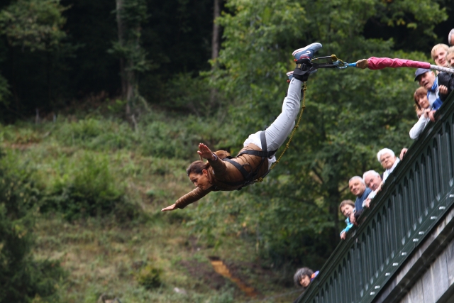  Salto de bungee en los Altos Pirineos 