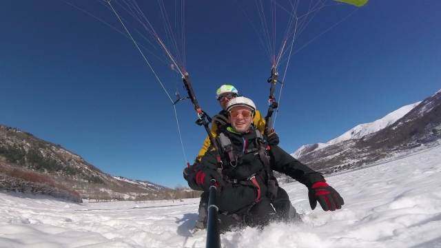 Despegue para un bautismo en parapenle en Saint-Lary-Soulan 