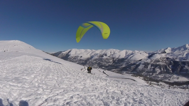  Despegue para un bautismo en parapenle en la región de Midi-Pyrénées 