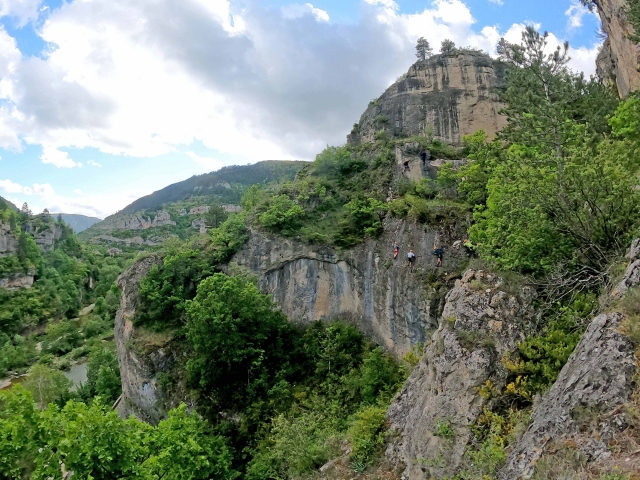  Descubre los paisajes rocosos cerca de los Tarn Gorges 