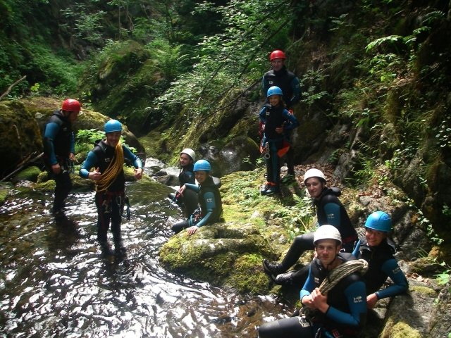  Grupo de la excursión de cañón en Ariège 