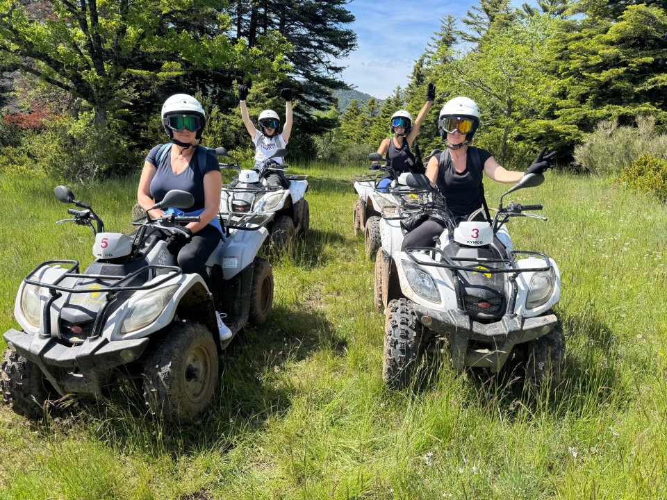 Nuestros vehículos le esperan a caminar en el Alpes-Maritimes (06) Nuestros vehículos le esperan a caminar en el Alpes-Maritimes (06)