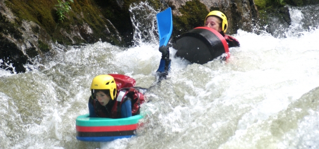 Vive un momento divertido en el agua en Hydrospeed