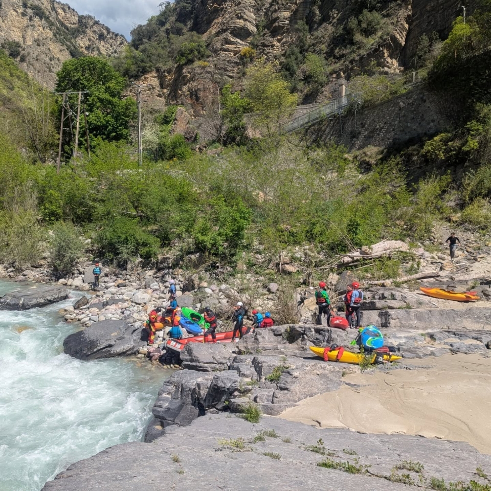 día de rafting en el río Var -9999: enfrentará los rápidos y otros elementos en el equipo día de rafting en el río Var -9999: enfrentará los rápidos y otros elementos en el equipo