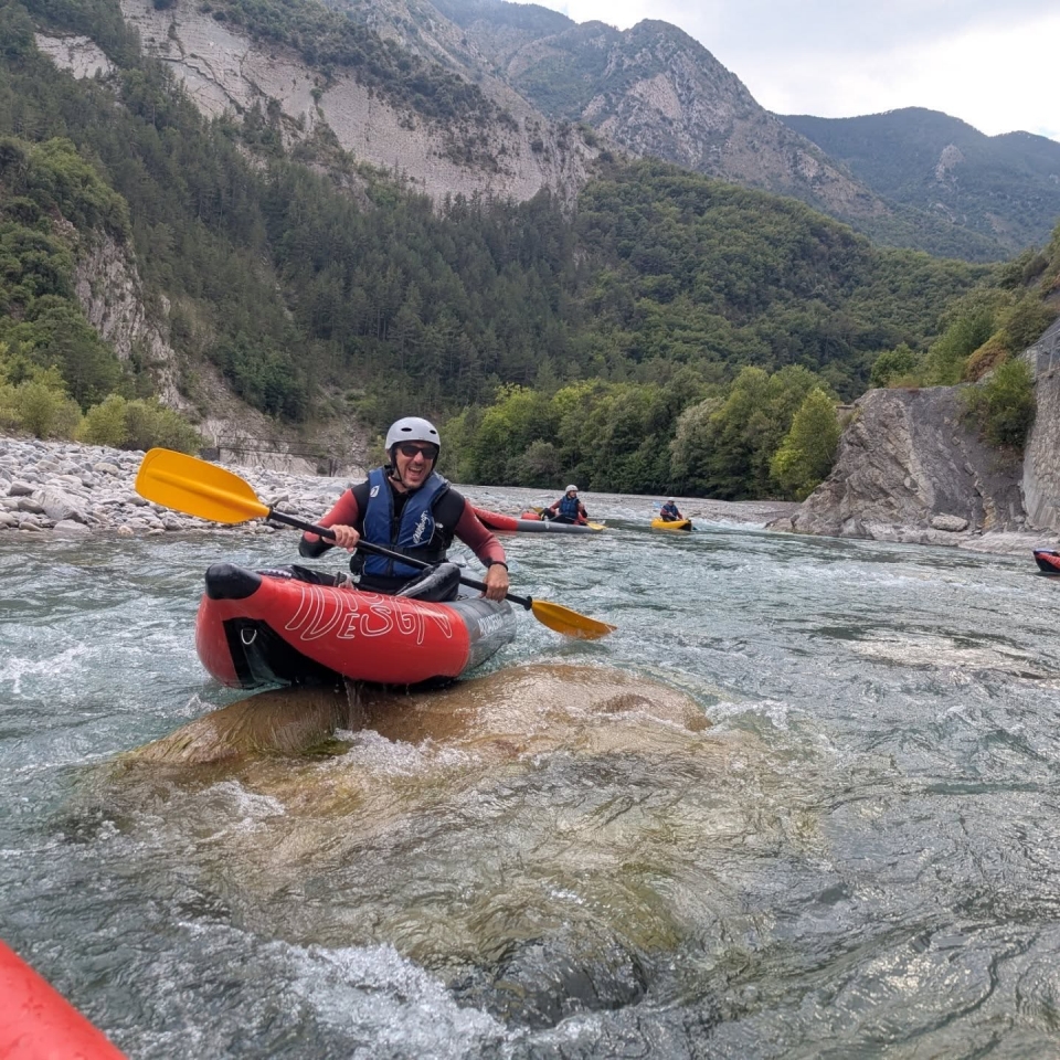  Reserve su día en Kayak-Raft en la navegación VAR 