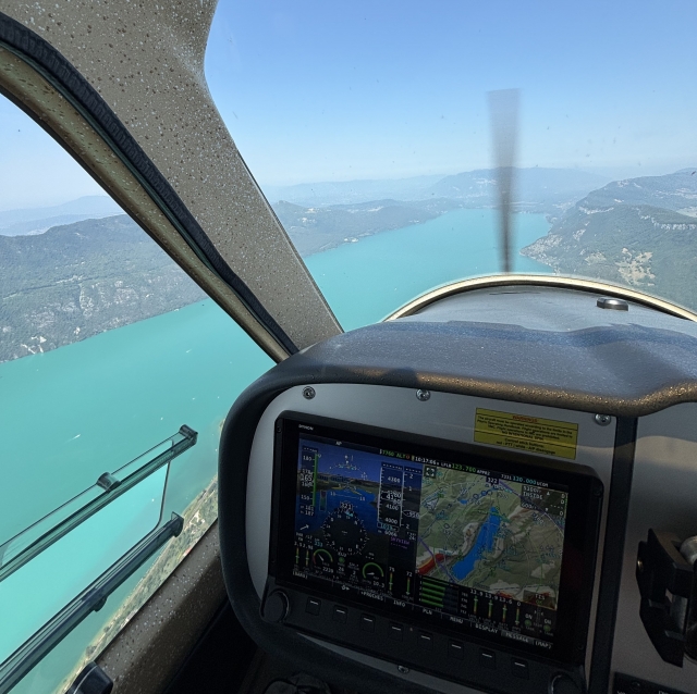  Vista del lago desde el interior del aparamarro -9999- Revisit Chambéry y el lago como nunca antes de 