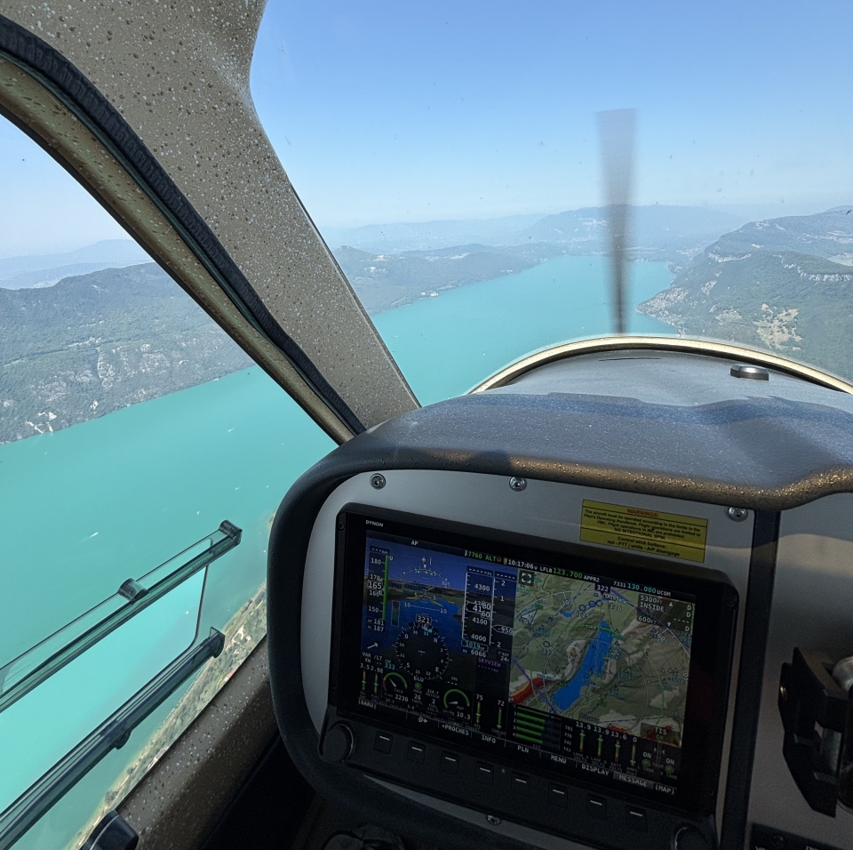  Vista del lago desde el interior del aparamarro -9999- Revisit Chambéry y el lago como nunca antes de 