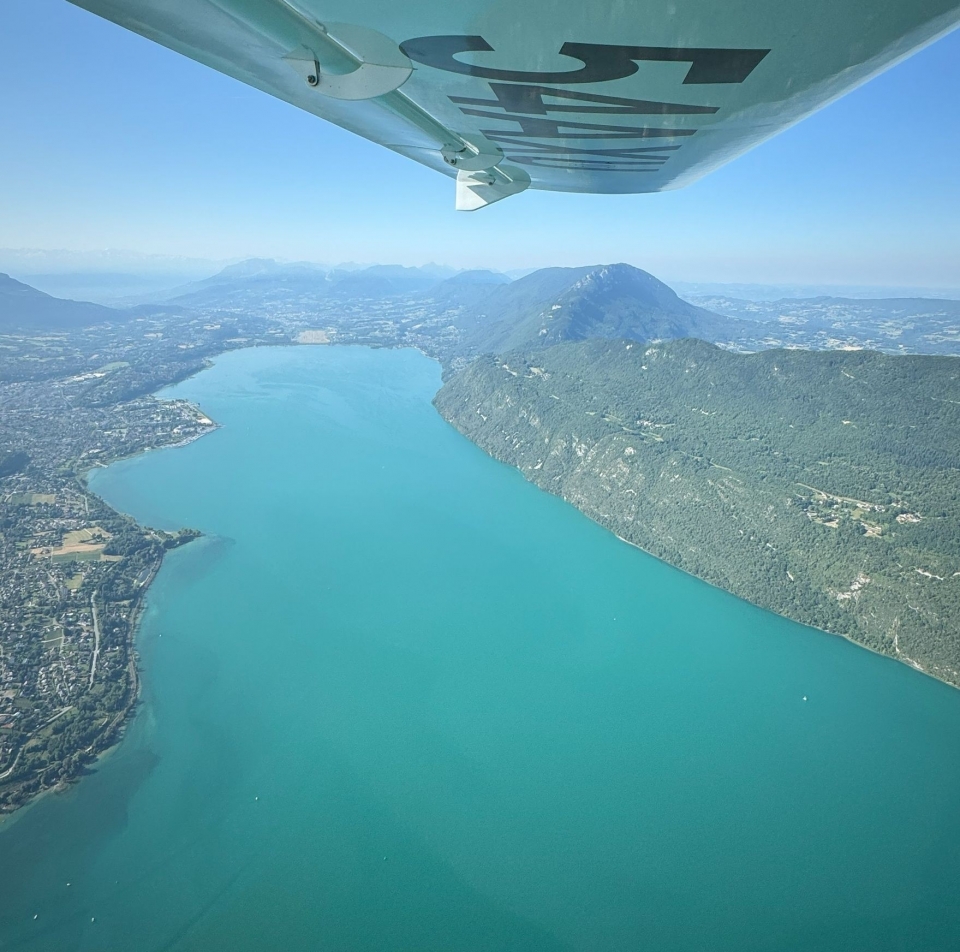  optar por un vuelo largo en ULM por encima de los lagos Savoyard 
