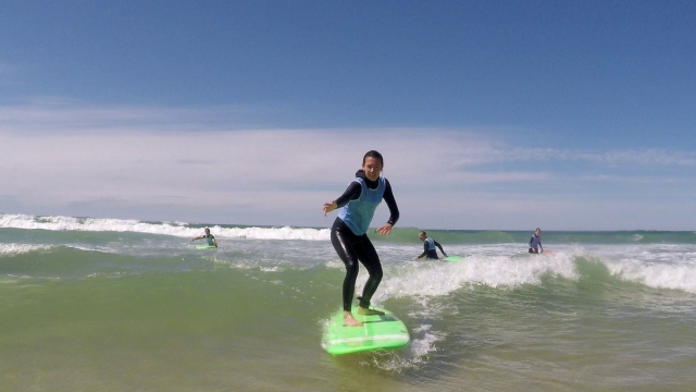  Aprenderás las bases del surf con asesoramiento individual 