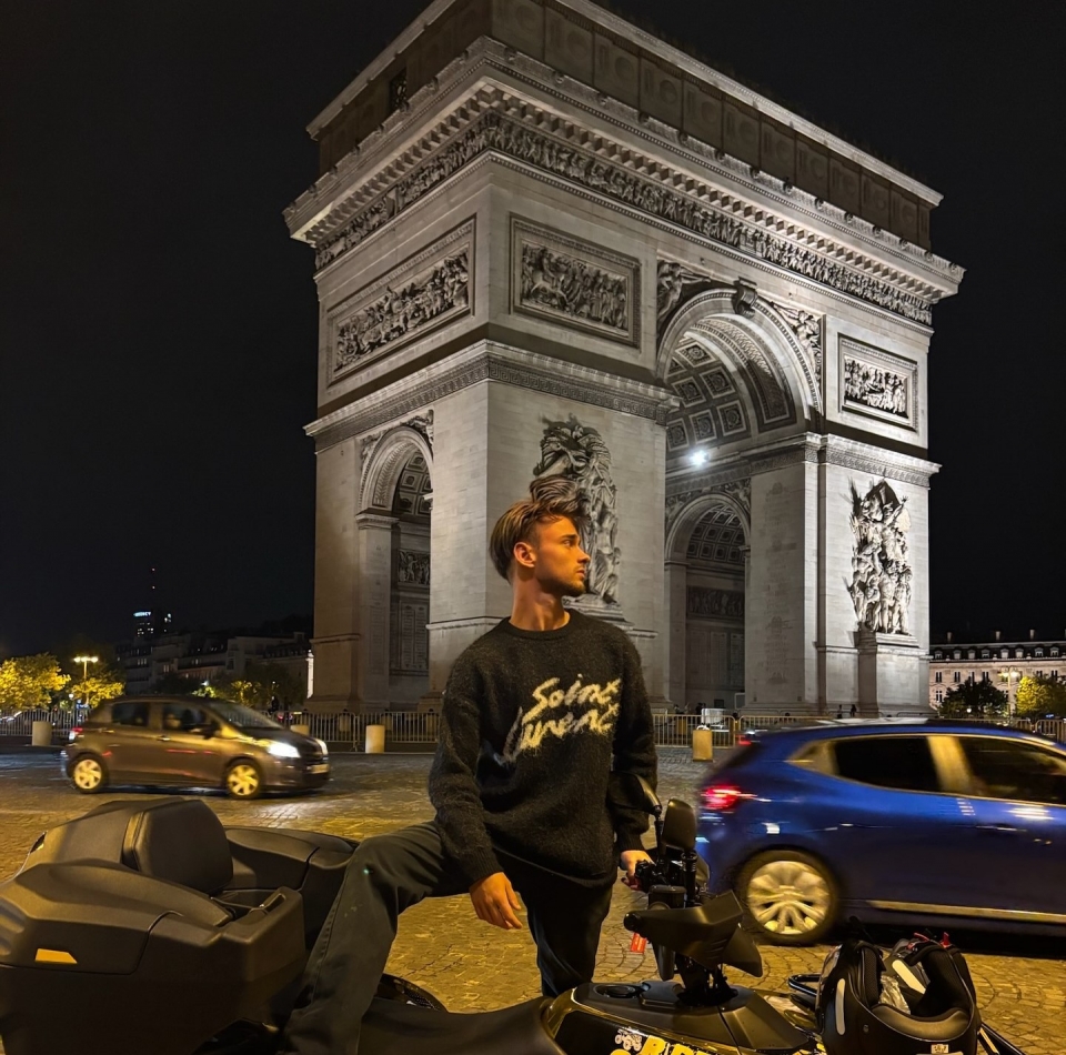  Paseo nocturno en cuatrimoto de 3 ruedas en París 