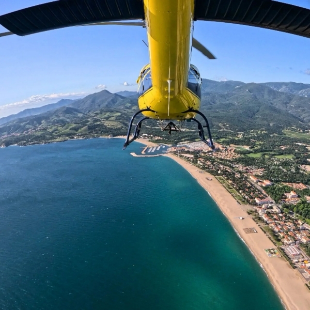  Realiza su salto desde el helicóptero 