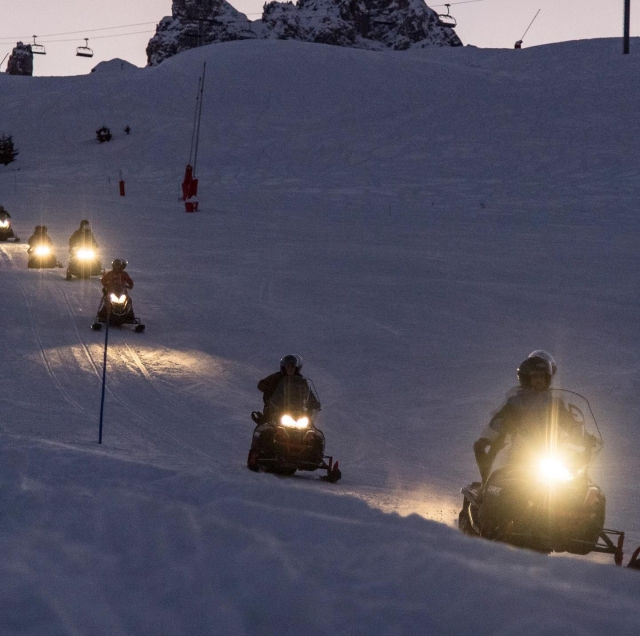  Paseo en moto de nieve en Saboya 