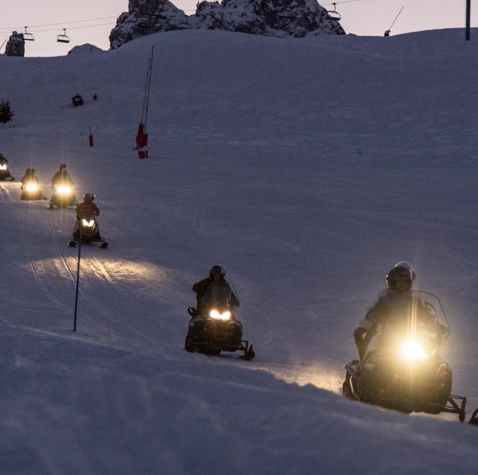  Paseo en moto de nieve en Saboya 