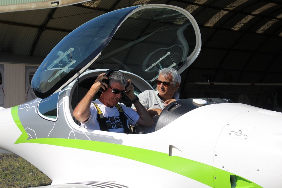 Poner los auriculares en el ULM 