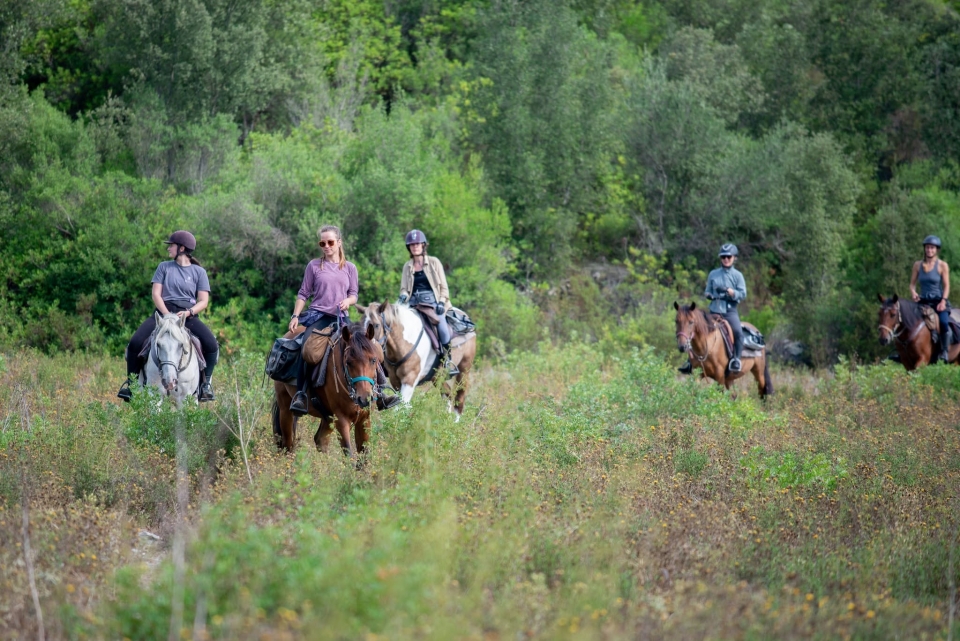  Pbaños a caballo en el valle de Cortenais 