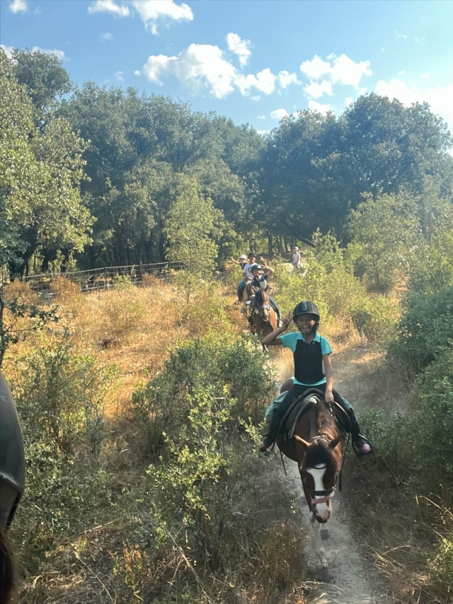  Paseo en pony por el río 