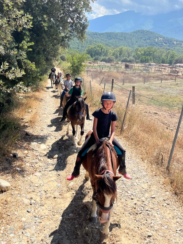  Paseo en pony en Córcega