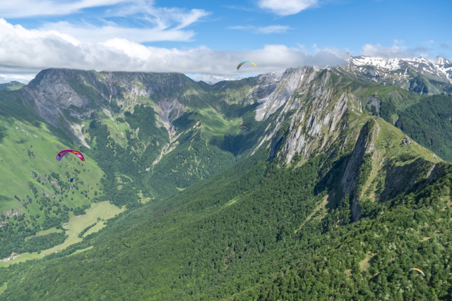  Las crestas calizas del valle de Aspe