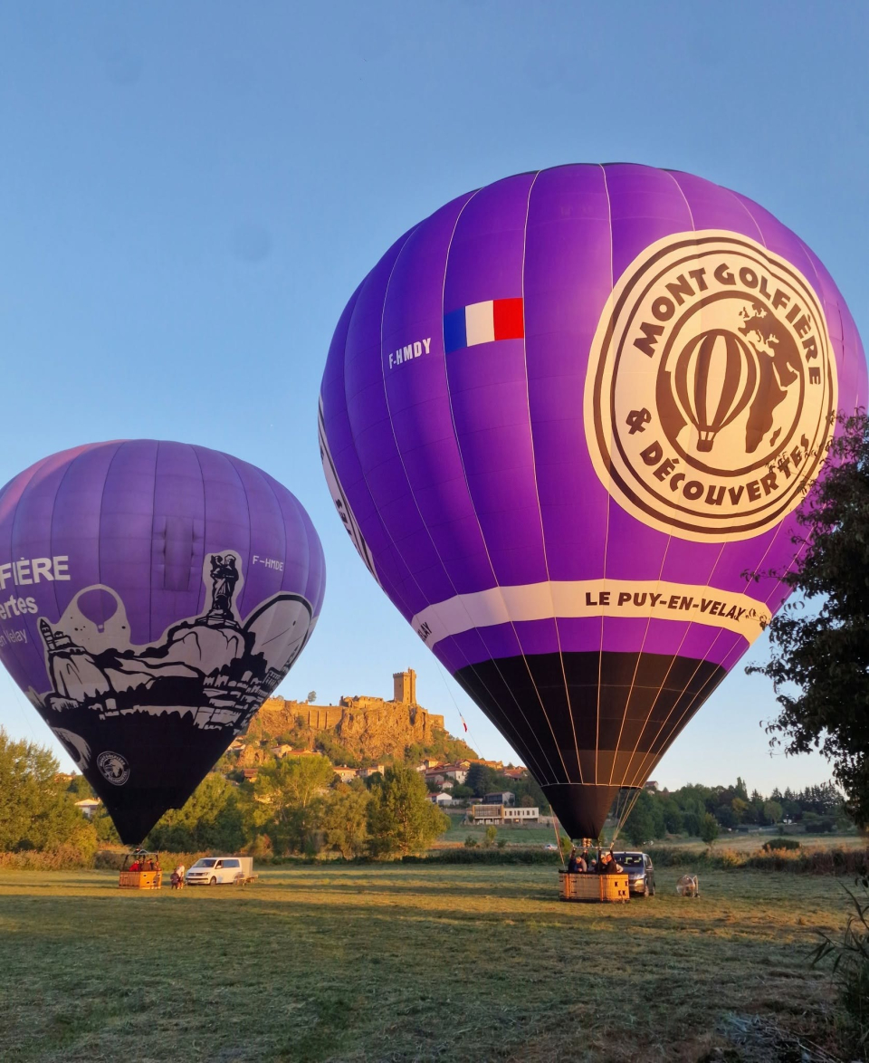  Dos globos despegando, frente a Polignac 