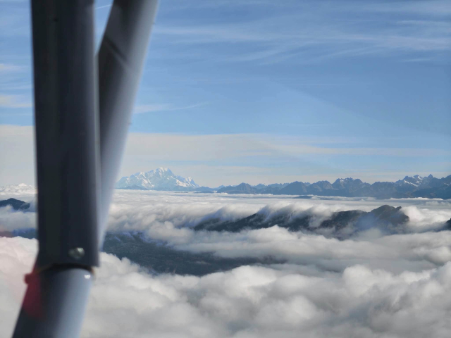  Los Alpes y las nubes desde el ULM 