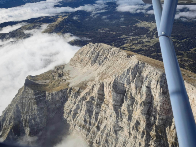  Los acantilados del Vercors desde la cabina 