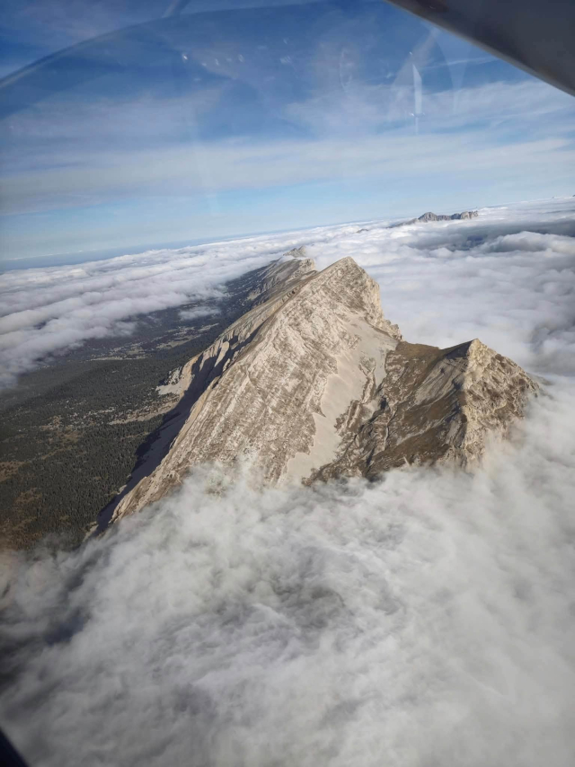  Una cresta del Vercors en las nubes