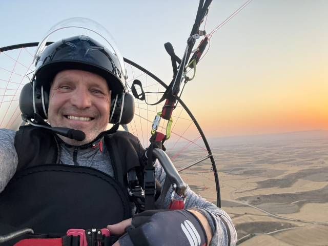 En paramotor al atardecer
