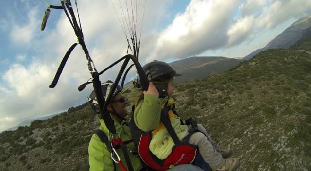  Pasajero e instructor en vuelo 
