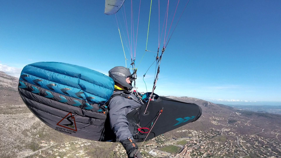 En vuelo por la cresta 