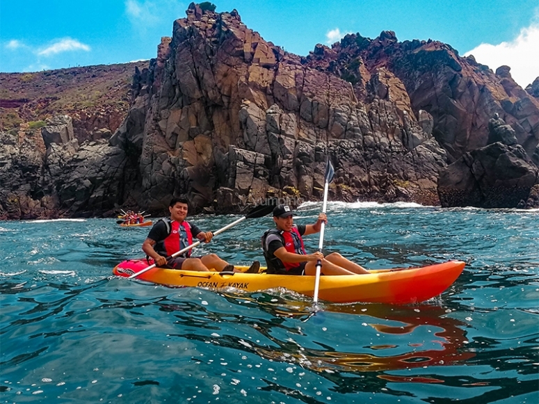 Tour en Kayak a La Bufadora con guía 2.5 horas desde 950