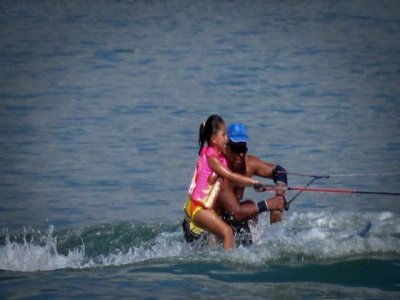 Esquí acuático 1 hora en la laguna de Teques