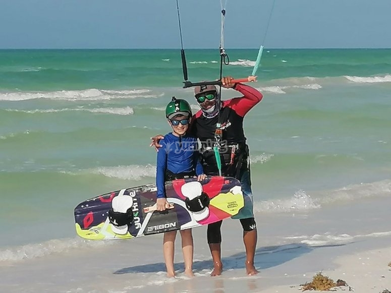 Clase de kitesurf para principiantes El Cuyo 3hrs desde 3310 Yumping