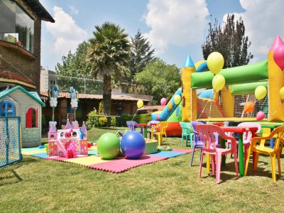 Salón de Fiestas y Jardín Poyiyos Fiestas Temáticas